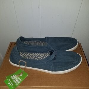 Women's NWT Sanuk Shoes size 9